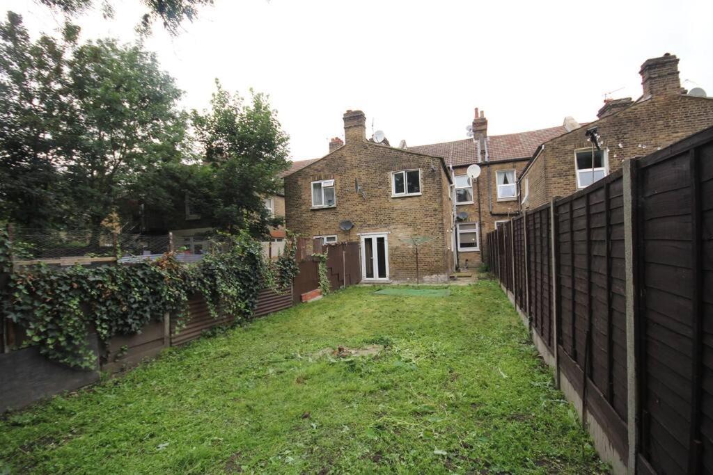 Willesden Lodge London Exterior photo